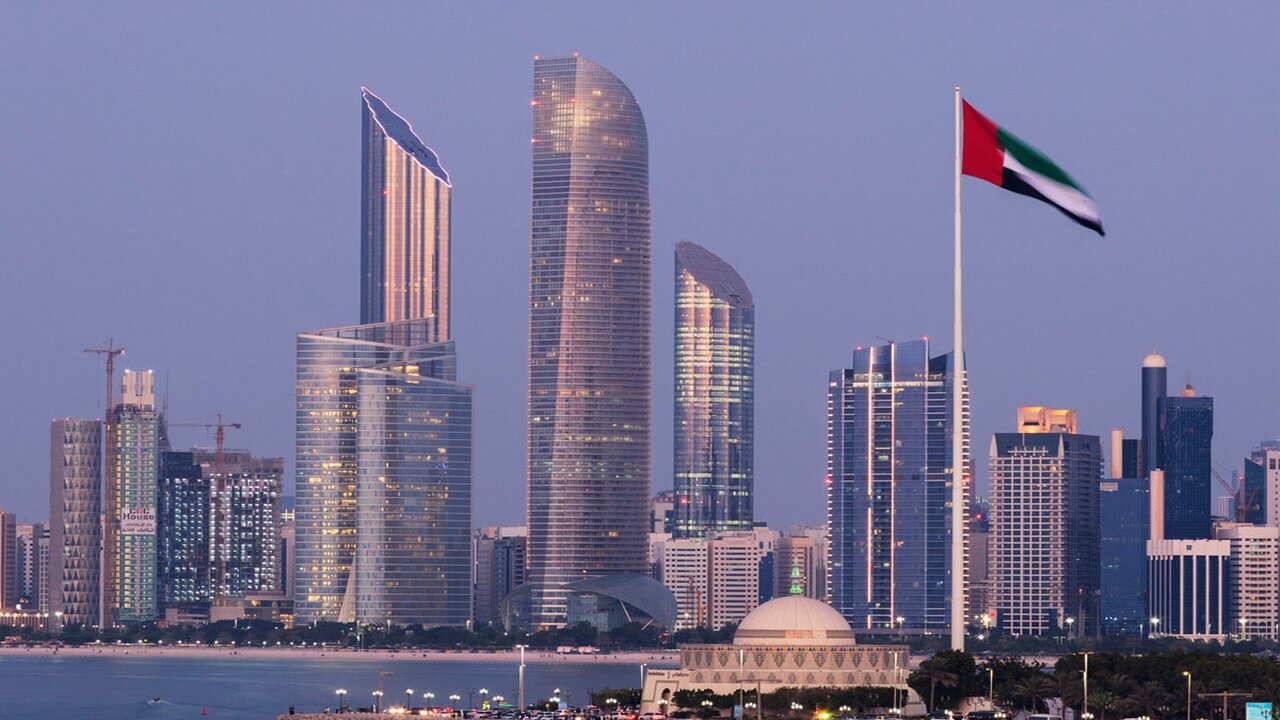 الإمارات تستثمر بالفضاء والمناخ بقيمة 150 مليار دولار