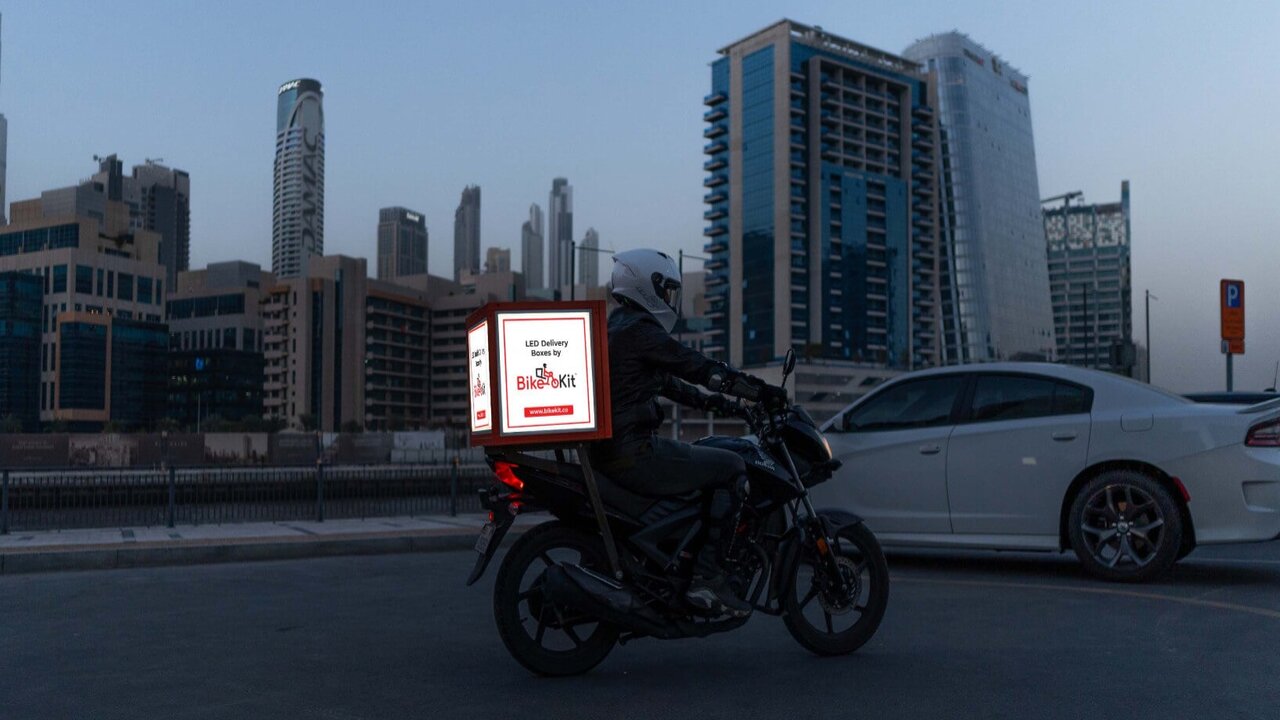 Abu Dhabi announces new traffic rules, Delivery bikers won't be permitted in fast lanes