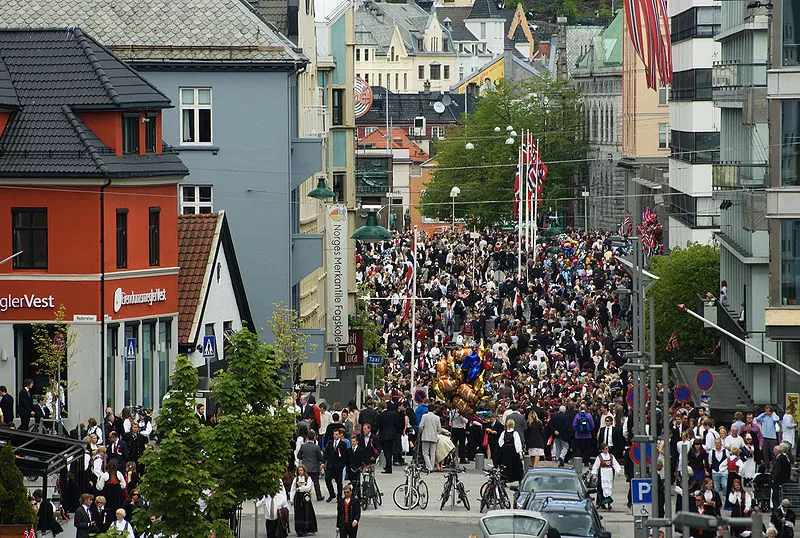 The city of Bergen is full of people, and 17 May has a strong tradition in the city.